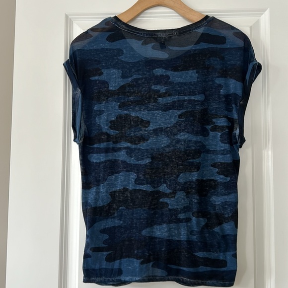 Lucky Brand Twist Front Burn-Out Camo Lightweight Tee w Cap Sleeves - Picture 6 of 8